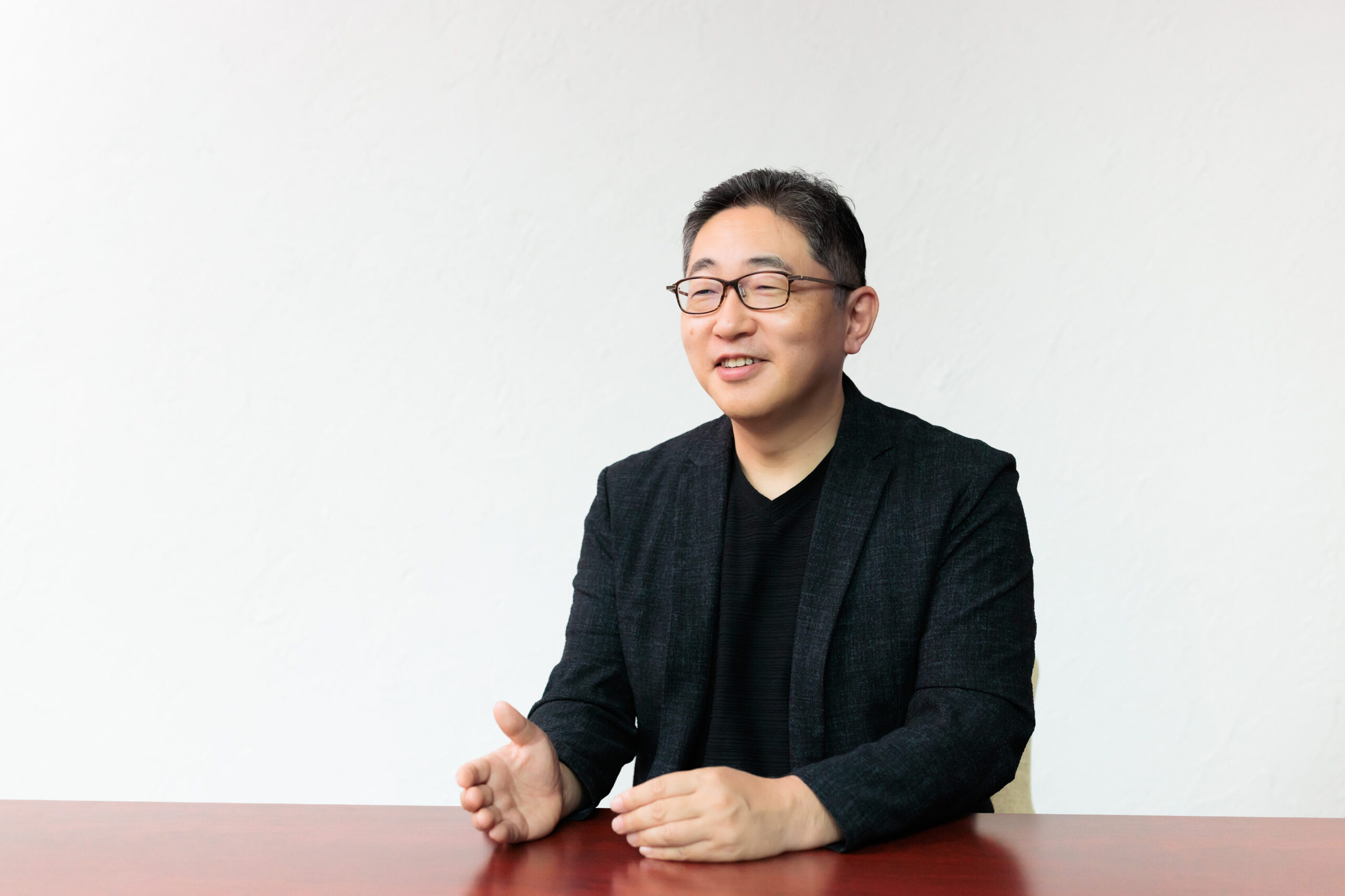 渡辺氏がインタビューに応じている様子