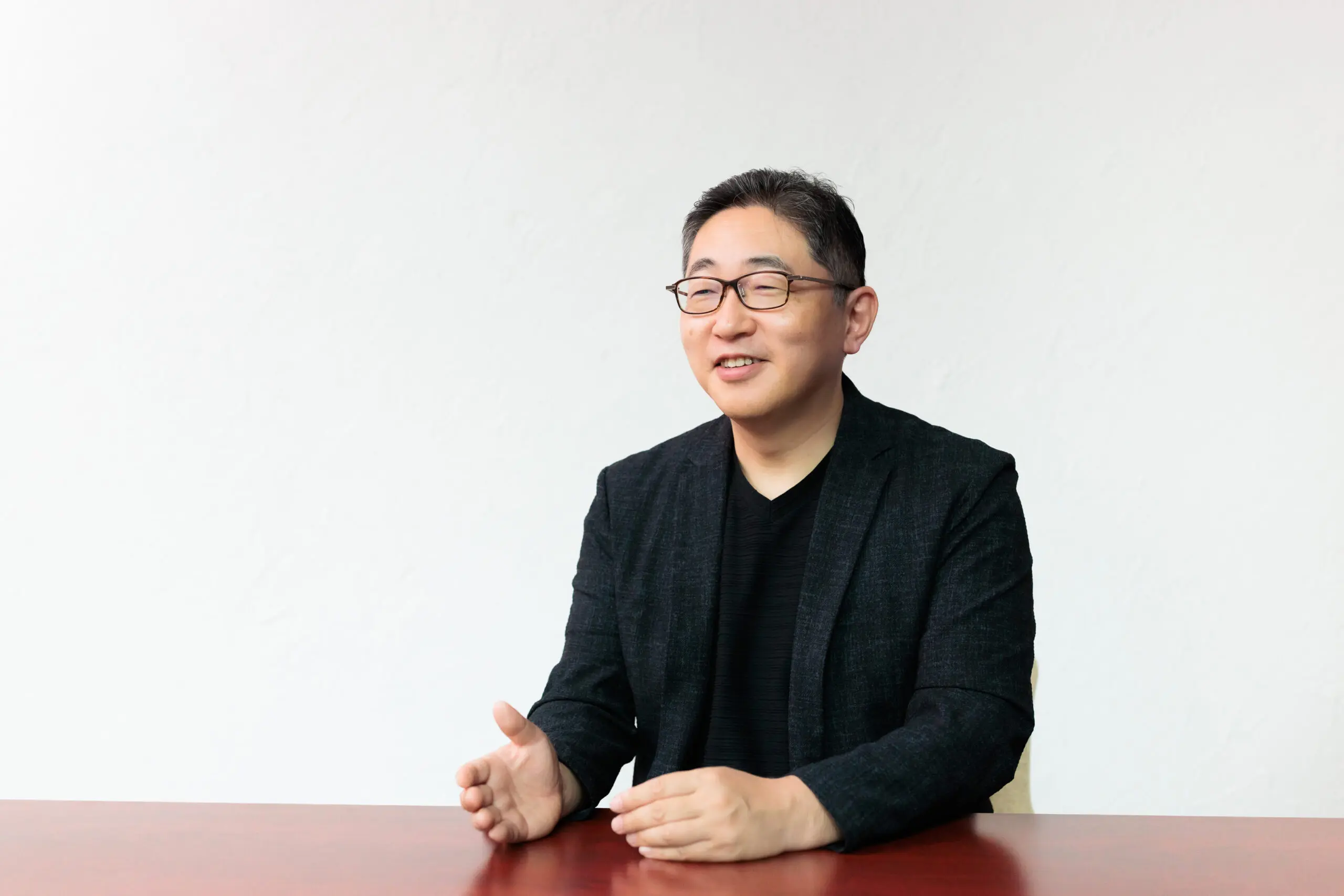 渡辺氏がインタビューに応じている様子